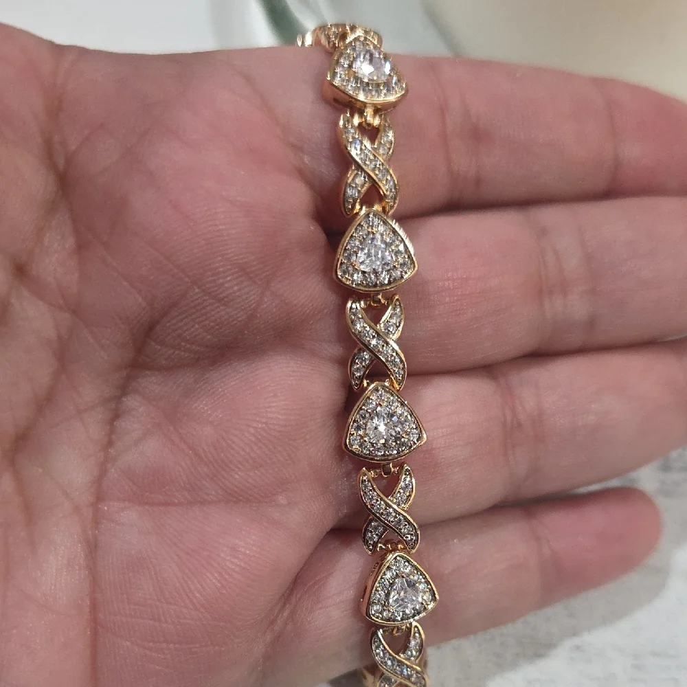 18k Elegant Gold Plated Beautiful Rhinstone Women's Bracelet - Picture 3 of 3